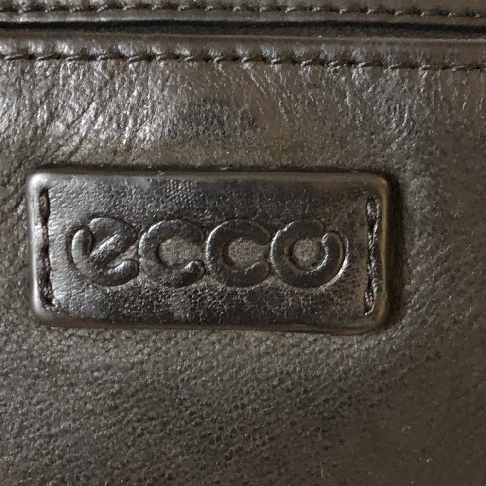 ECCO leather crossbody bag black flap closure adjustable strap minimalist - Picture 4 of 11